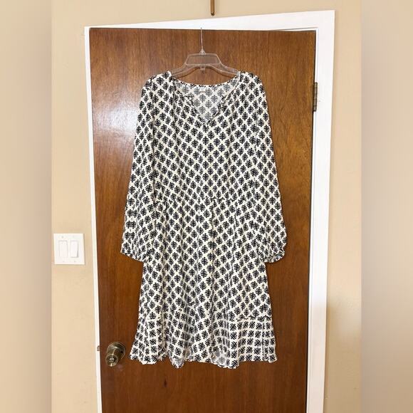 NWT Old Navy Women's Black and White Long Sleeve Dress L - Picture 1 of 2